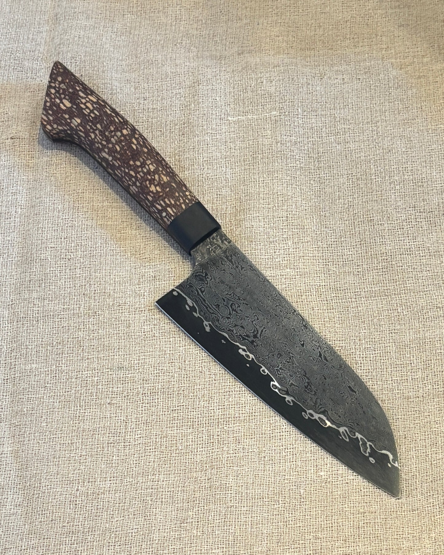 6.5" / 165mm Santoku Damascus San Mai Apex Ultra - Spalted Guava & Buffalo horn