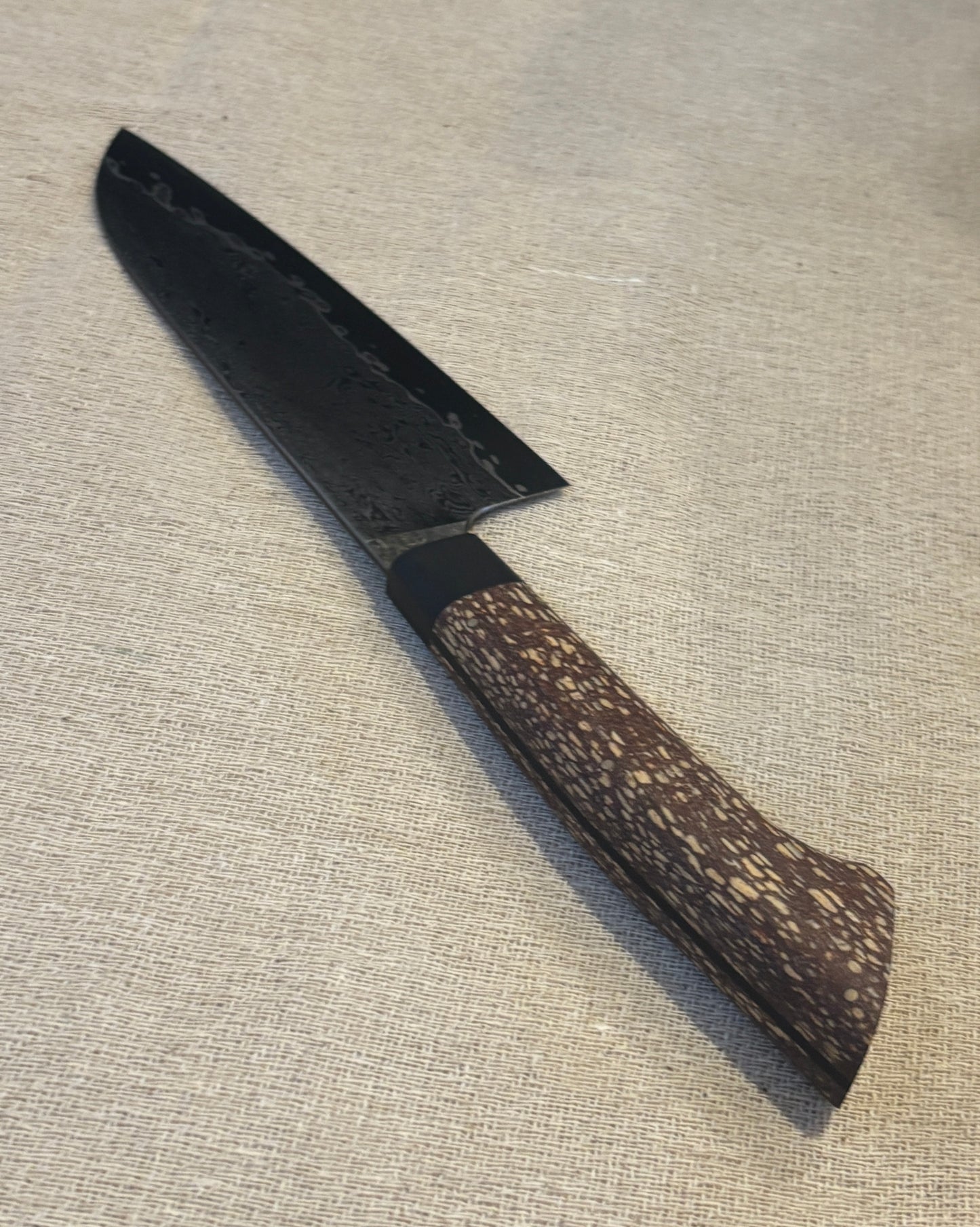 6.5" / 165mm Santoku Damascus San Mai Apex Ultra - Spalted Guava & Buffalo horn